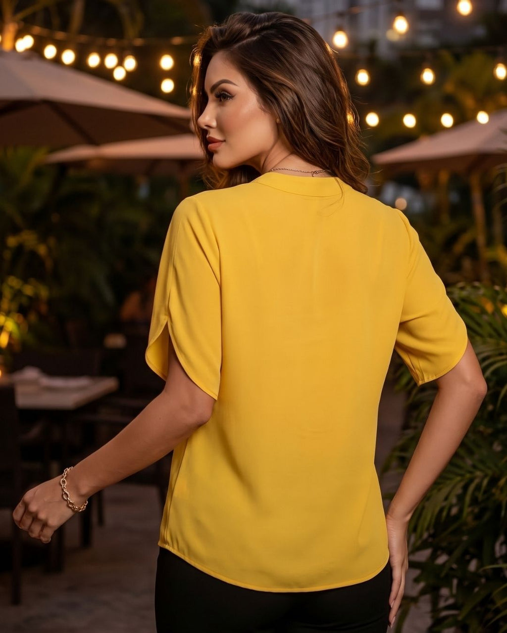 Blusa Feminina Gola V Com Manga Curta Fluida Elegante