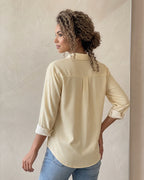 Camisa Feminina Listrada Com Botões E Bolso Frontal