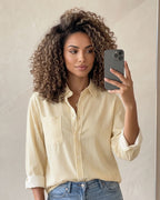 Camisa Feminina Listrada Com Botões E Bolso Frontal