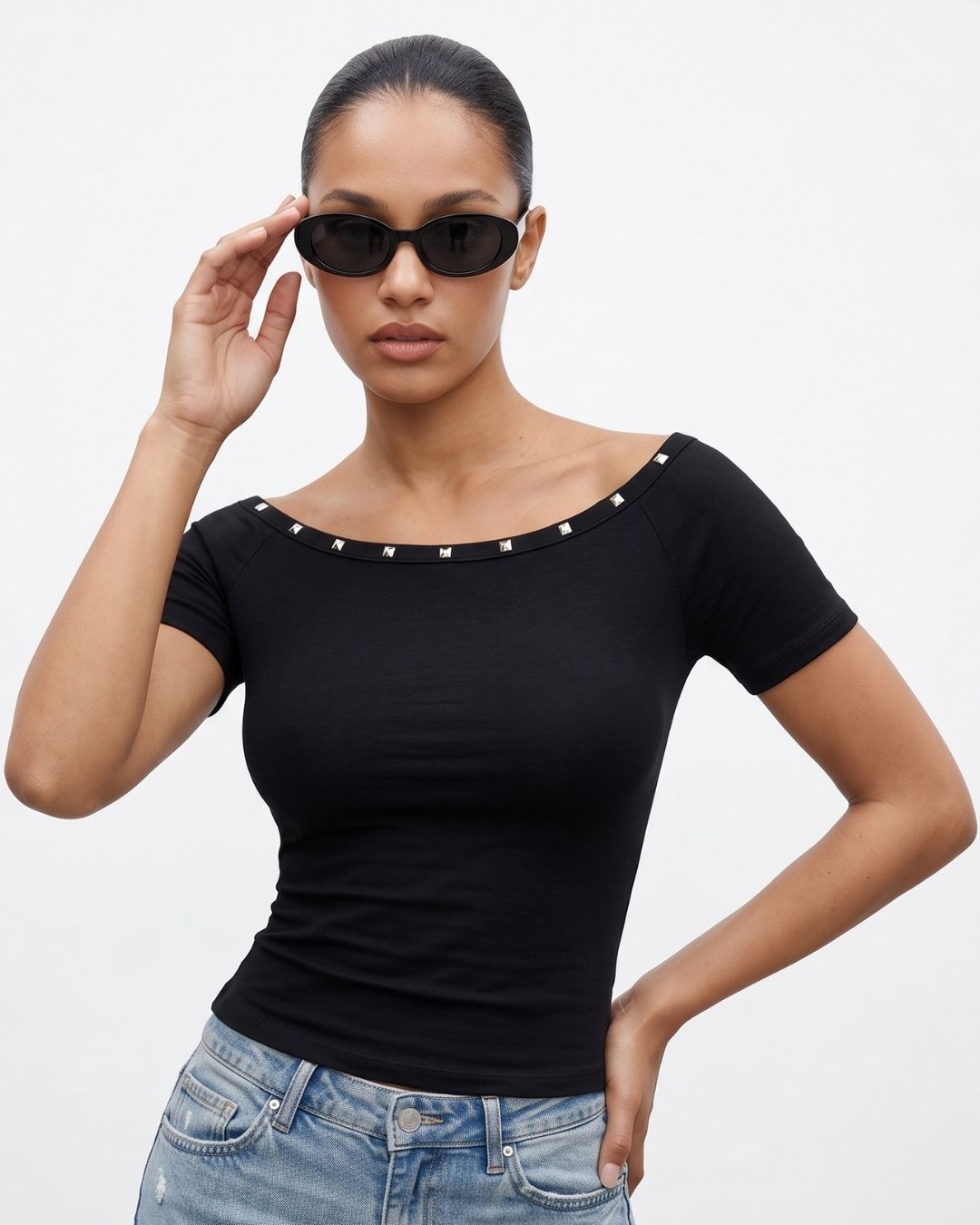 Blusa Feminina Ombro Vazado Com Tachas E Modelagem Justa