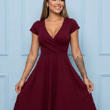 Vestido Midi Rodado Com Decote V E Cintura Marcada