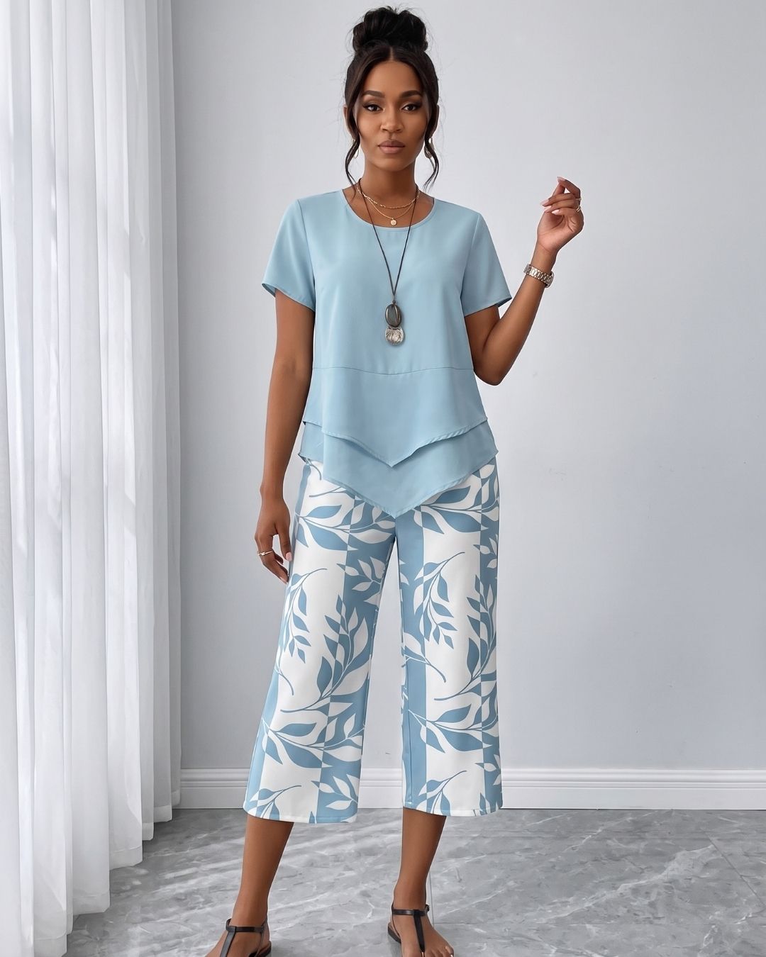 Conjunto Blusa Manga Curta E Calça Pantacourt Estampada Casual