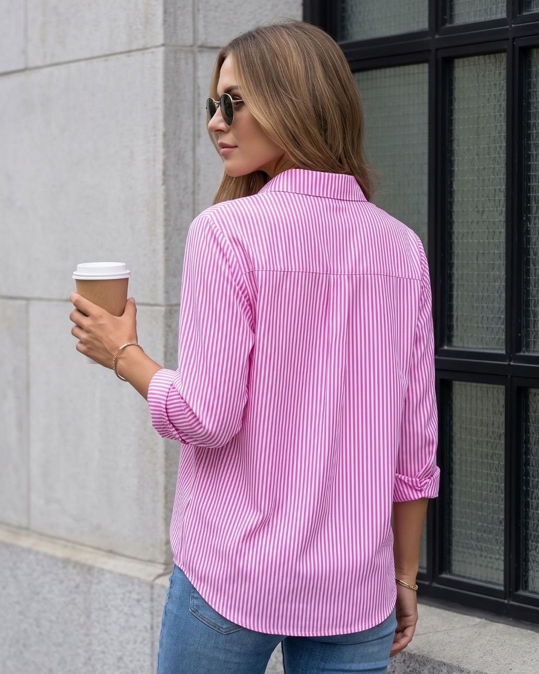 Camisa Feminina Listrada Com Botões E Bolso Frontal