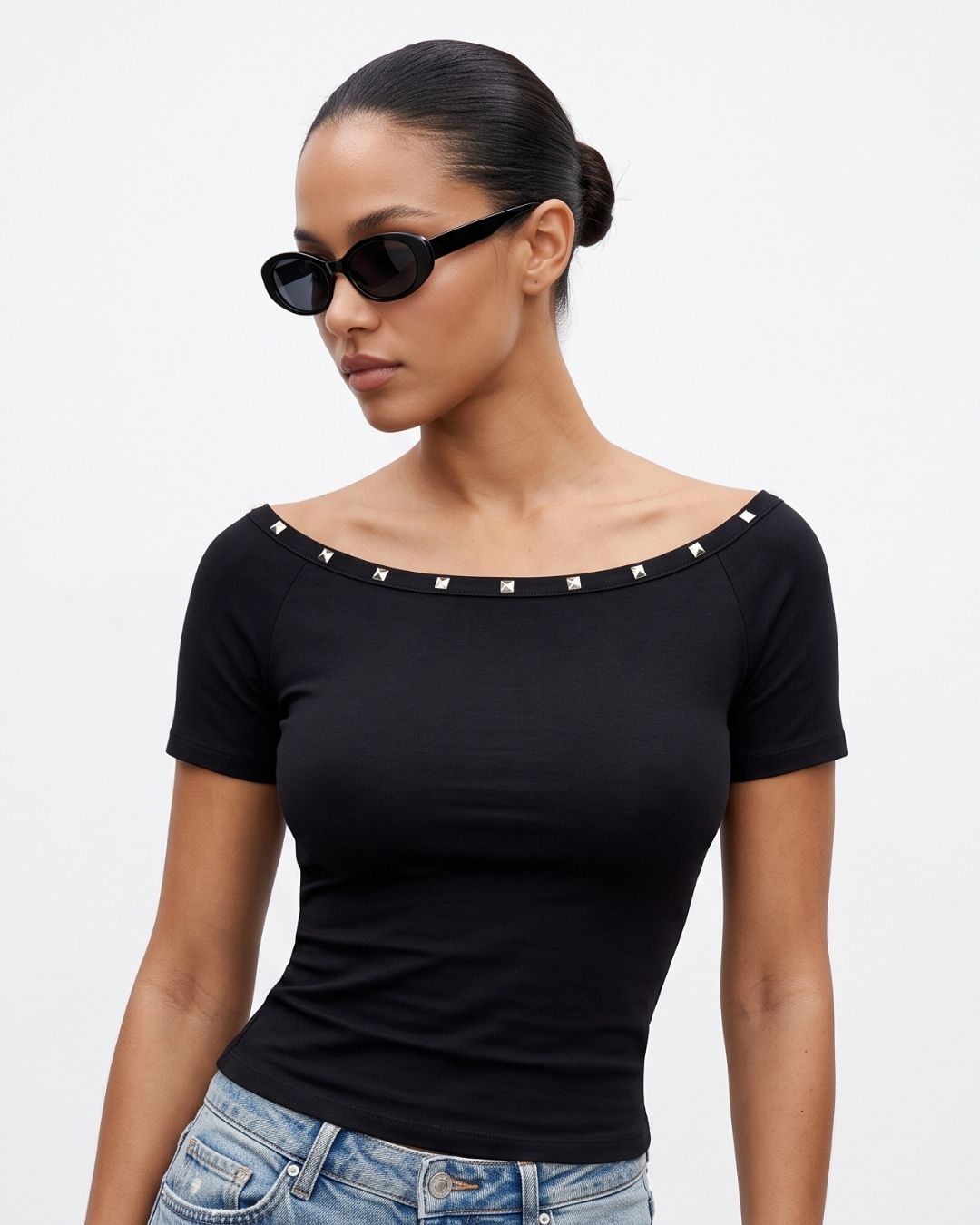 Blusa Feminina Ombro Vazado Com Tachas E Modelagem Justa