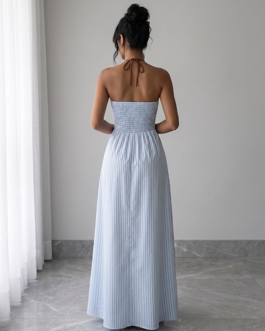 Vestido Longo Frente Única Decote V Com Recortes Listrado
