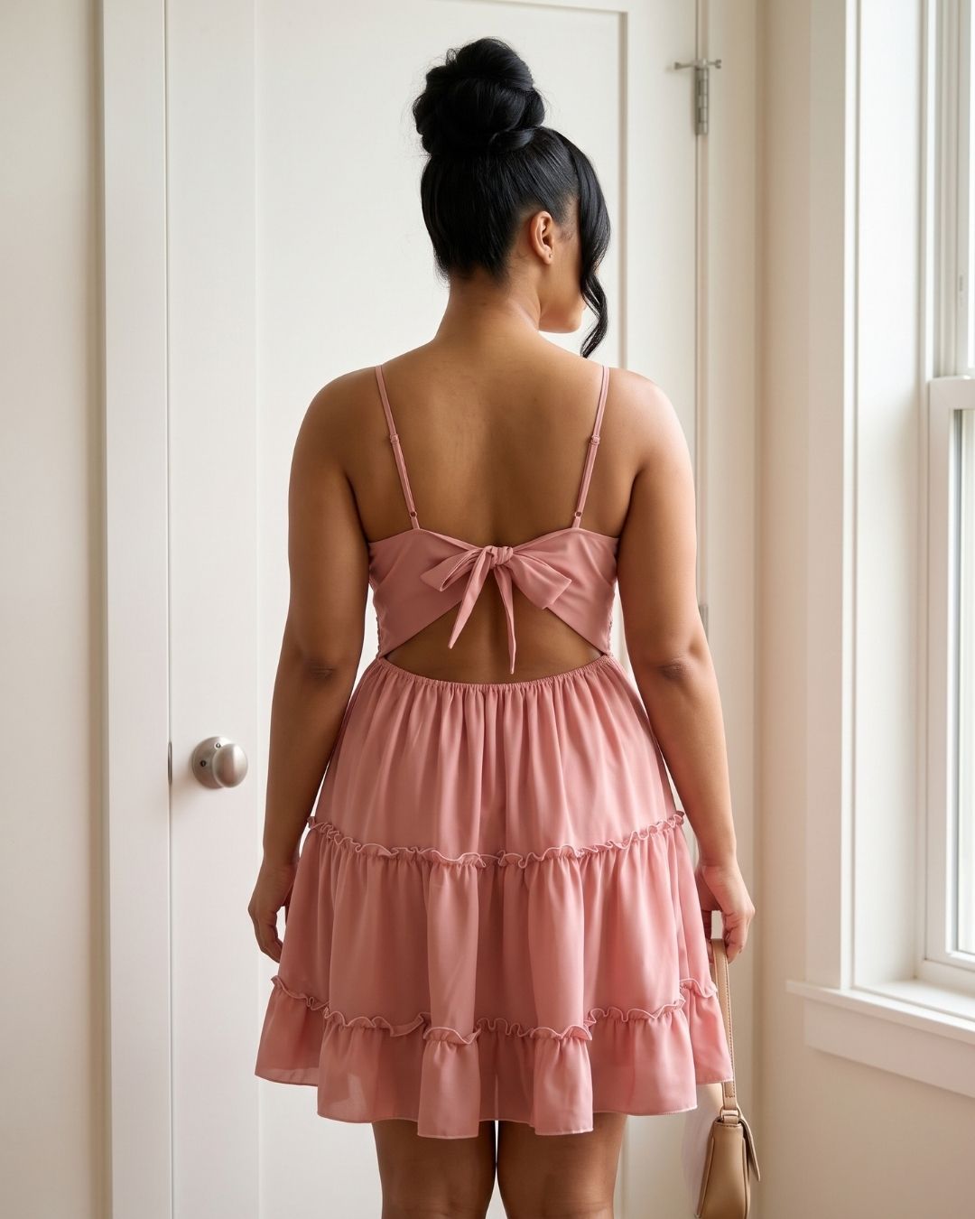 Vestido Curto Evasê Decote V Com Renda E Babados