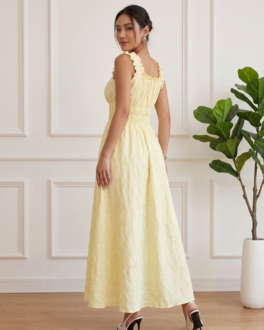 Vestido Midi Evasê Decote Quadrado Com Lastex E Renda