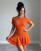 Vestido Curto Ombro A Ombro Com Babados Na Barra