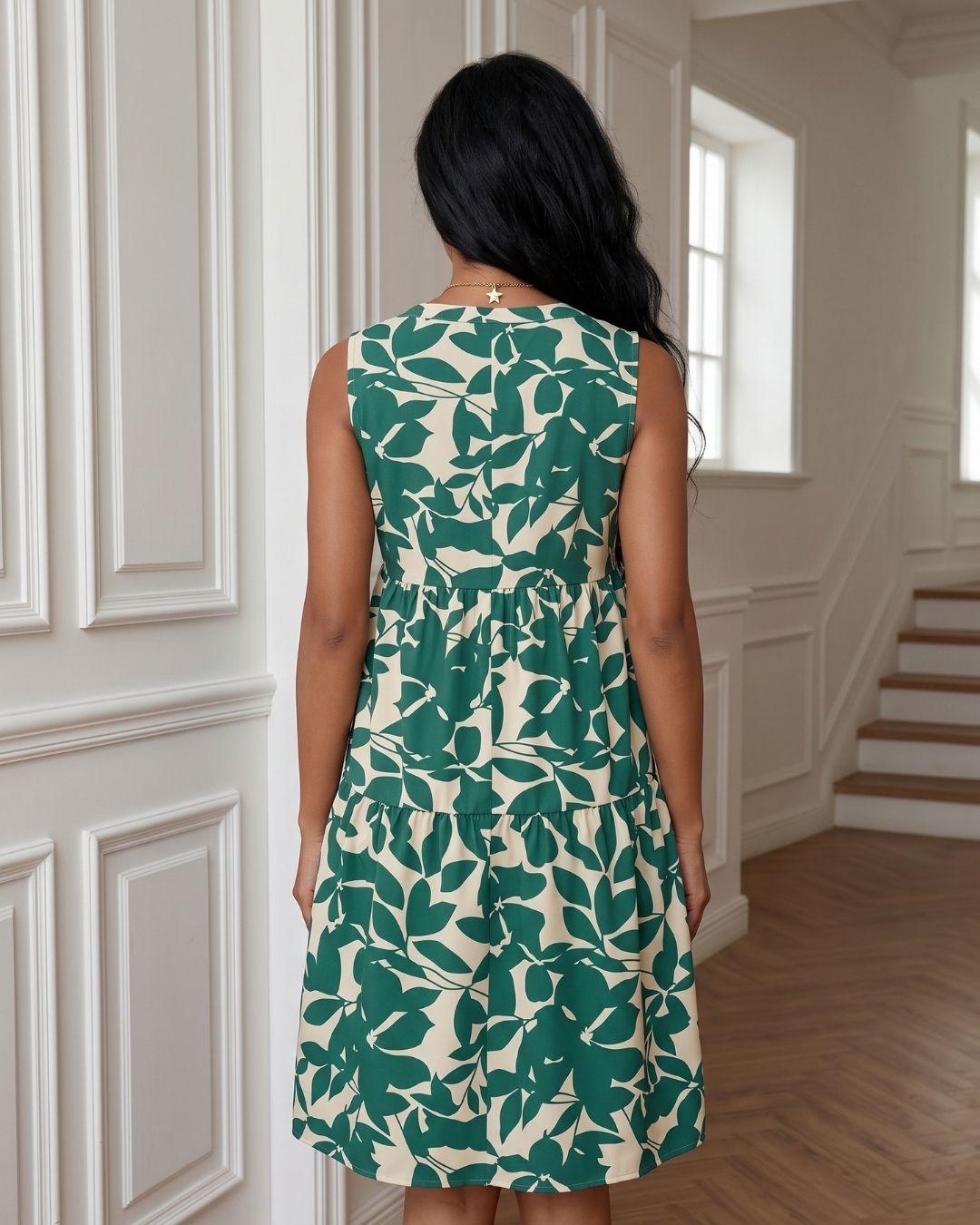 Vestido Curto Evasê Decote V Sem Manga Estampado Floral