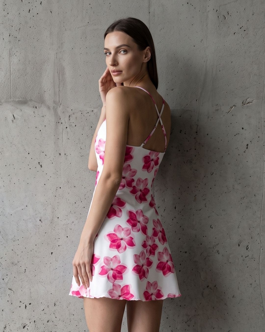 Vestido Curto Evasê Decote V Alça Fina Estampado Floral