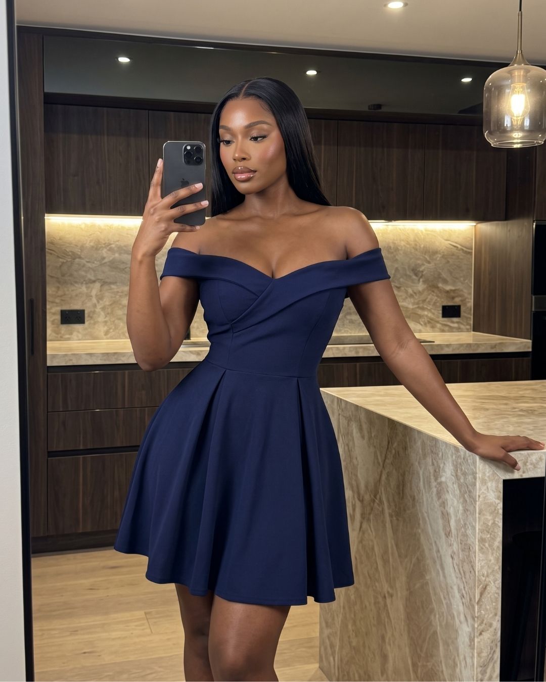 Vestido Curto Ombro A Ombro Com Decote Transpassado