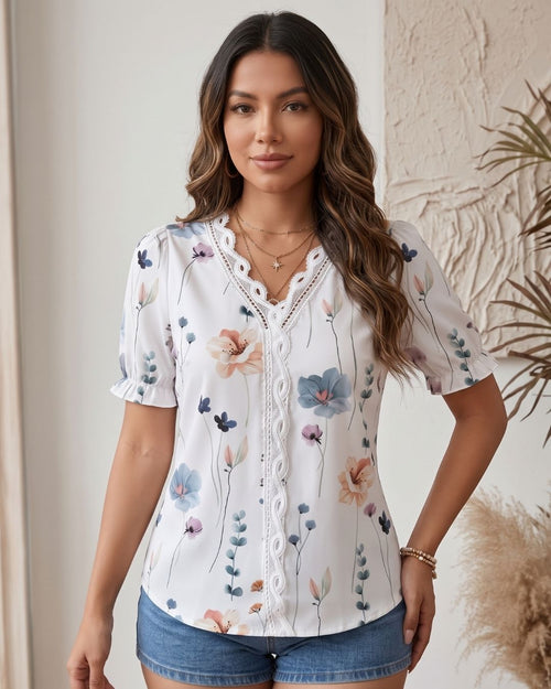 Blusa Feminina Floral Com Renda No Decote E Manga Curta