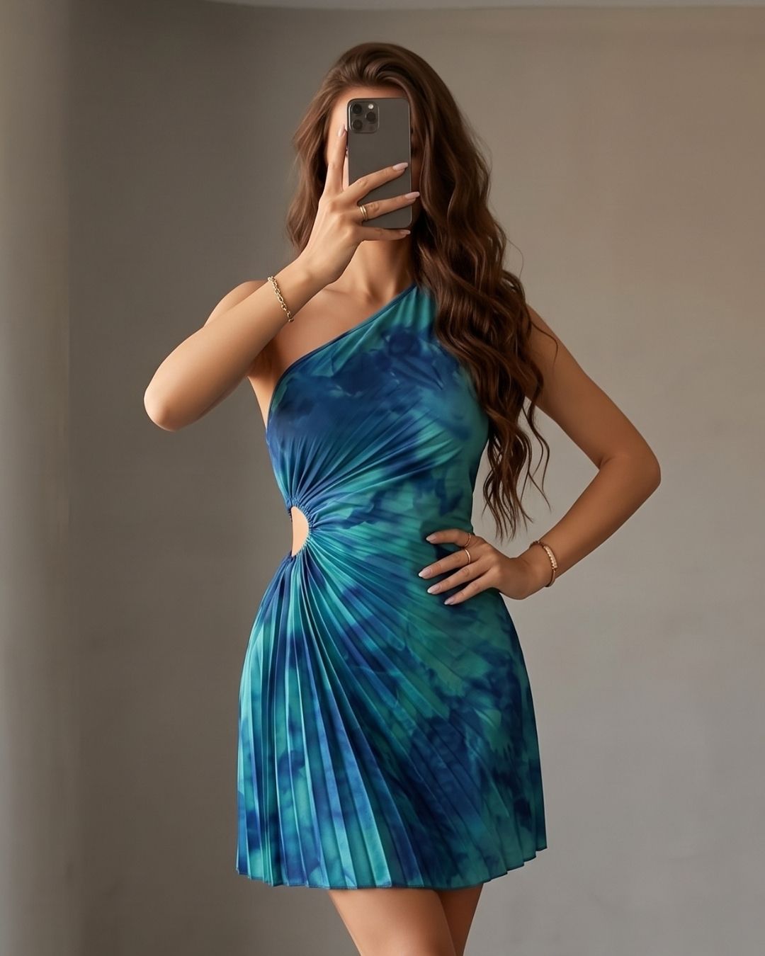 Vestido Curto Ombro Único Plissado Com Recorte Lateral