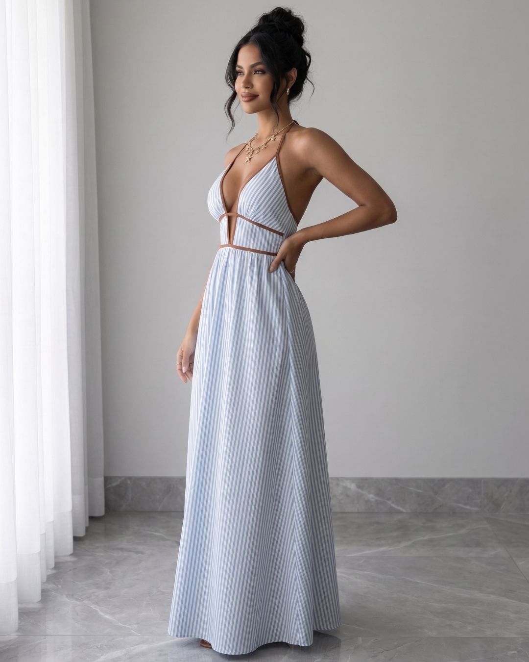Vestido Longo Frente Única Decote V Com Recortes Listrado