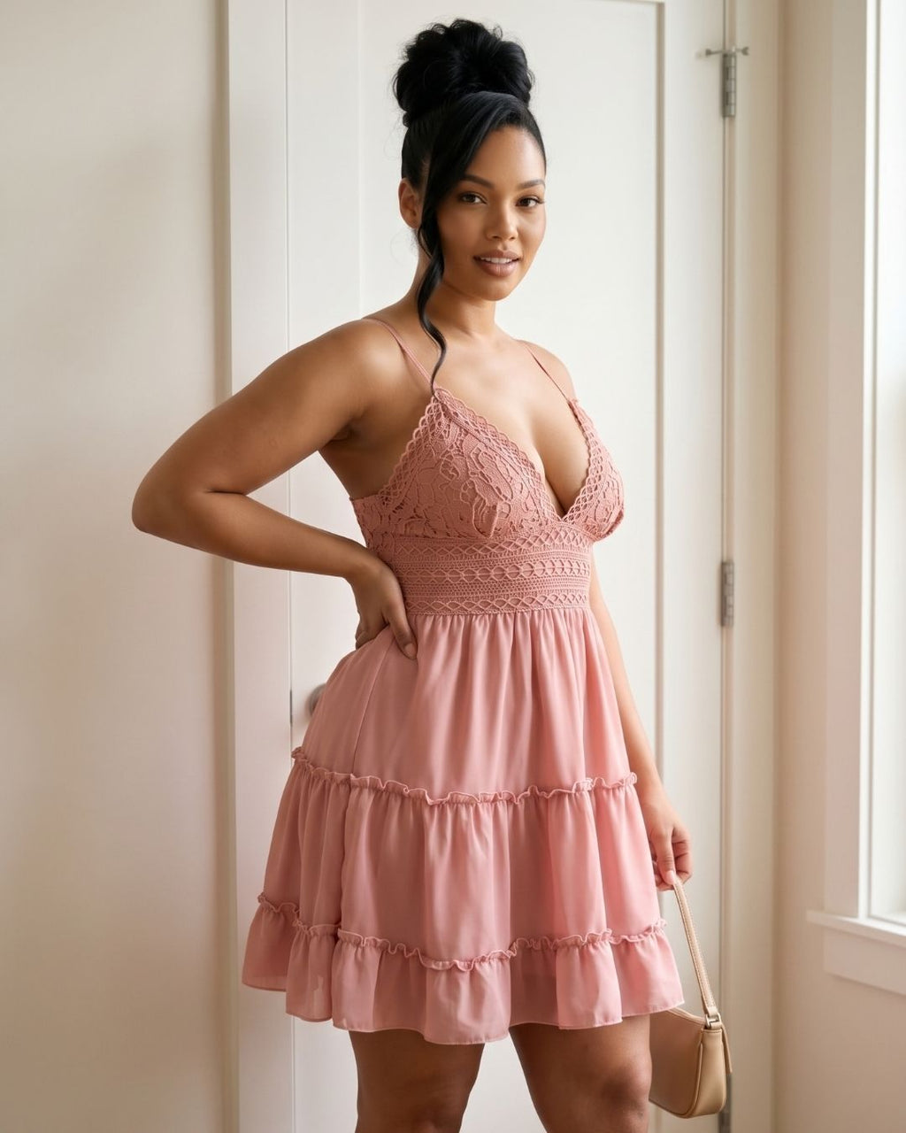 Vestido Curto Evasê Decote V Com Renda E Babados