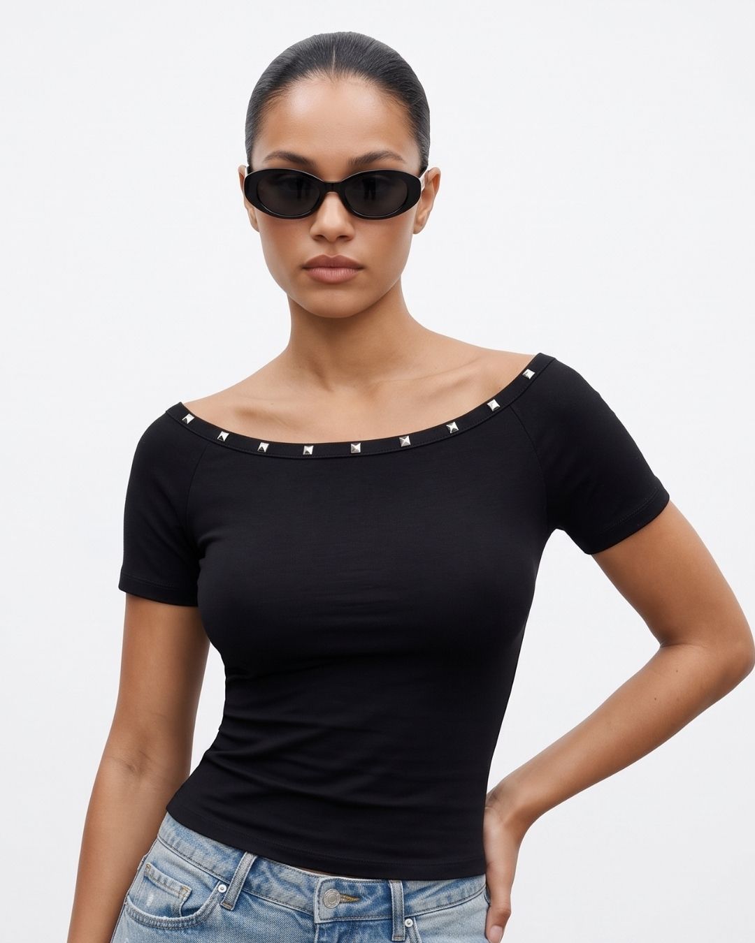 Blusa Feminina Ombro Vazado Com Tachas E Modelagem Justa