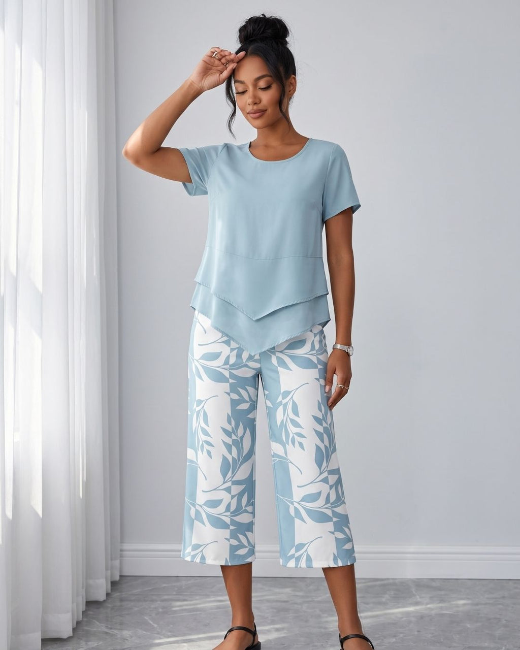 Conjunto Blusa Manga Curta E Calça Pantacourt Estampada Casual