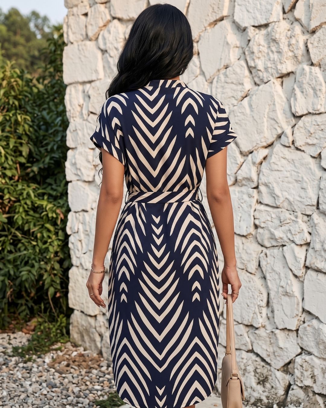 Vestido Midi Transpassado Estampa Geométrica Com Faixa