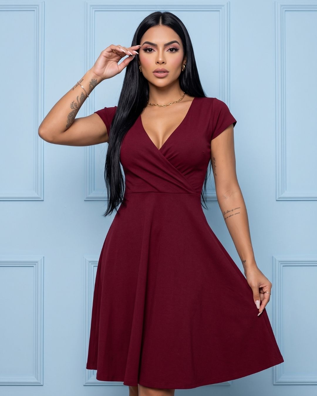 Vestido Midi Rodado Com Decote V E Cintura Marcada