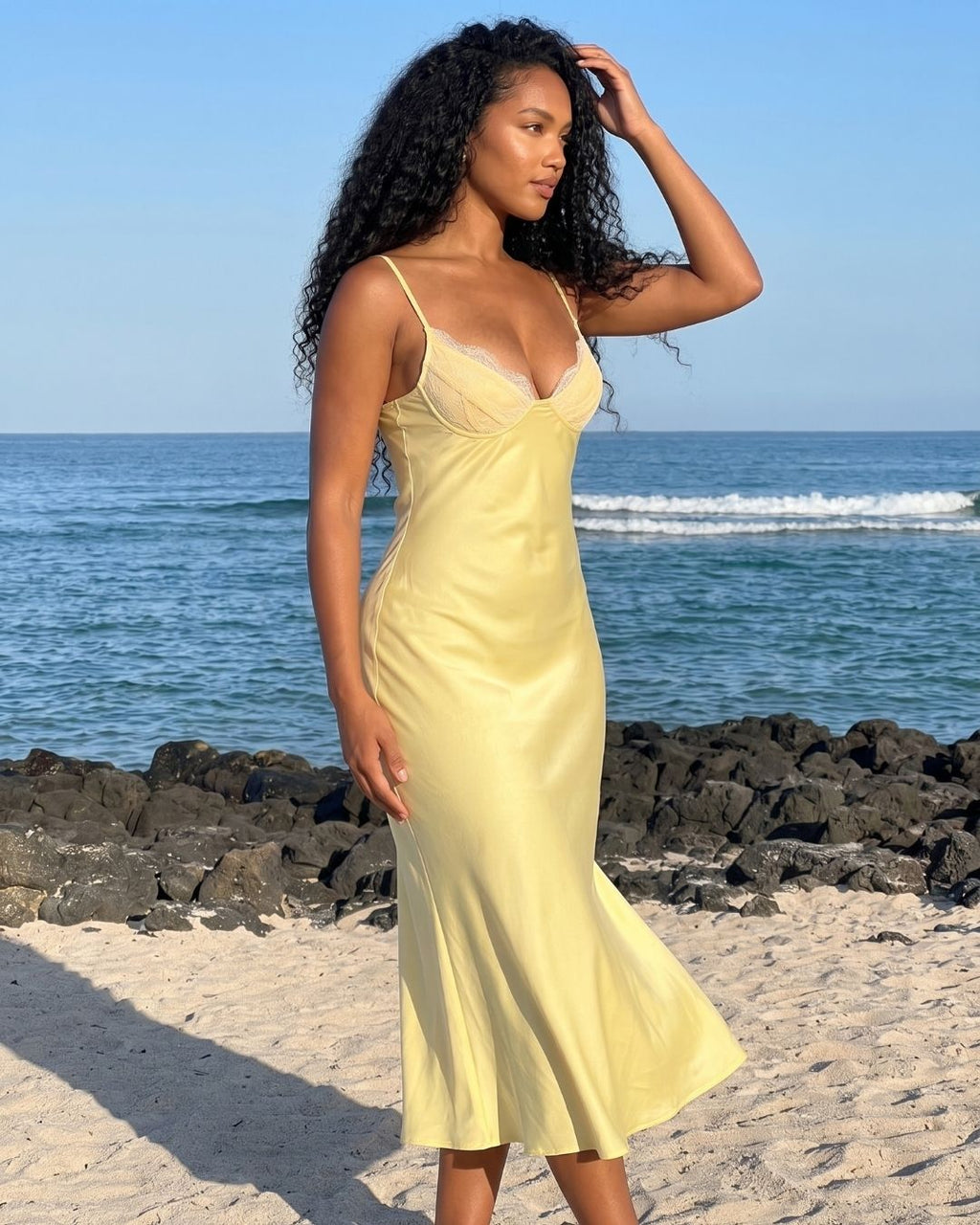 Vestido Midi Acetinado Com Decote V E Alças Finas