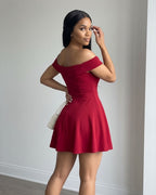 Vestido Curto Ombro A Ombro Com Decote Transpassado