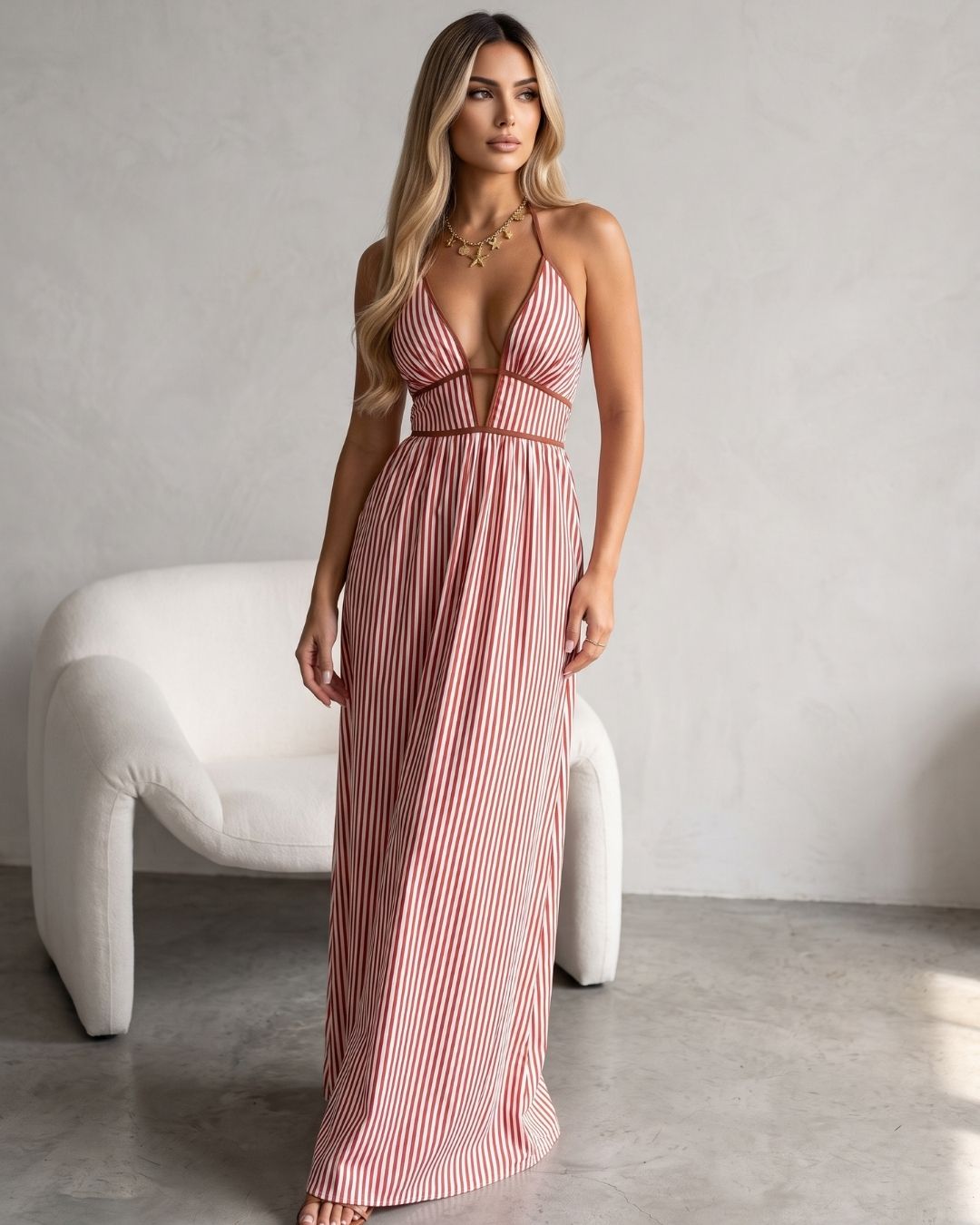 Vestido Longo Frente Única Decote V Com Recortes Listrado
