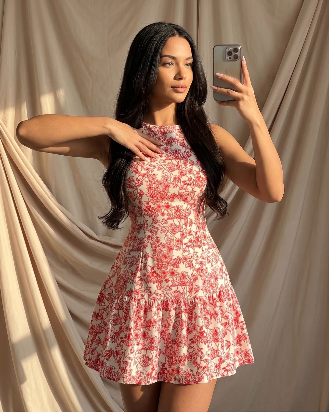 Vestido Curto Evasê Acinturado Sem Manga Estampado Floral