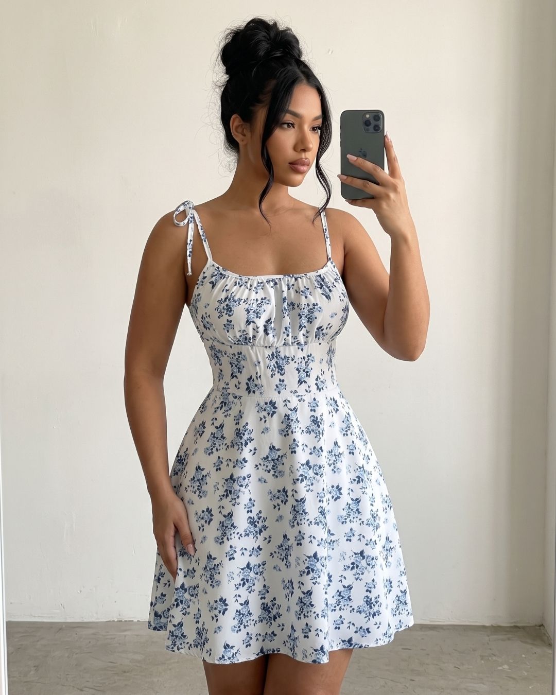 Vestido Curto Evasê Decote Quadrado Alça De Amarrar Floral