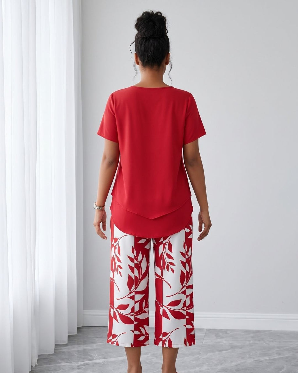 Conjunto Blusa Manga Curta E Calça Pantacourt Estampada Casual