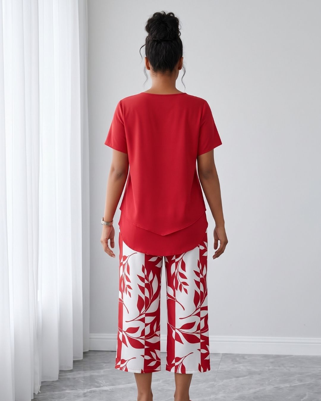 Conjunto Blusa Manga Curta E Calça Pantacourt Estampada Casual