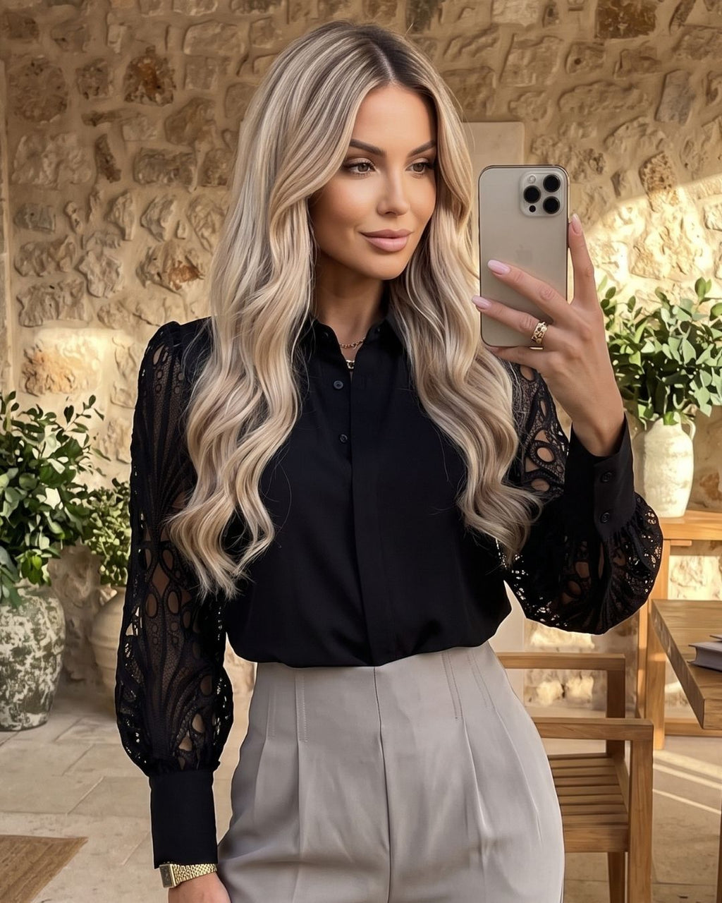 Camisa Feminina Elegante Com Mangas Em Renda Vazadas