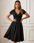 Vestido Midi Rodado Com Decote V E Cintura Marcada