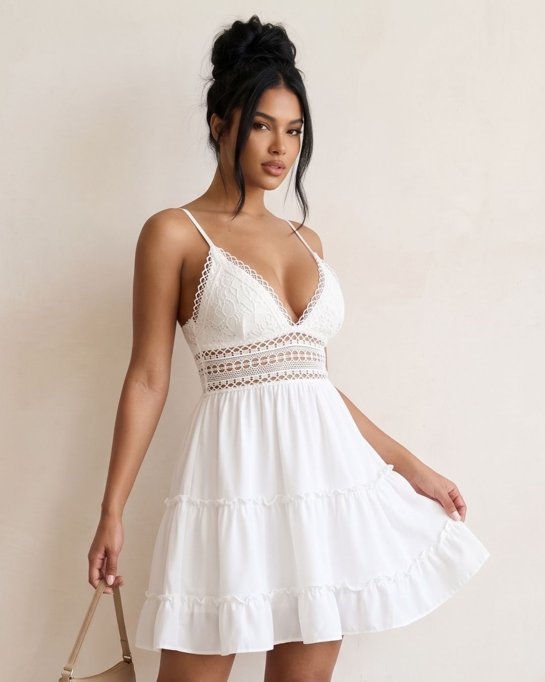 Vestido Curto Evasê Decote V Com Renda E Babados