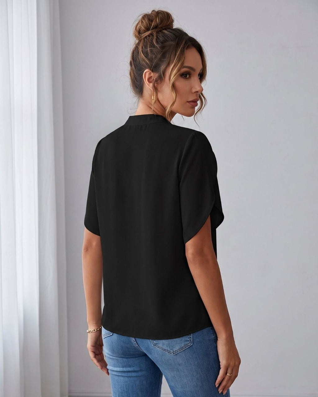 Blusa Feminina Gola V Com Manga Curta Fluida Elegante