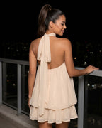 Vestido Curto Frente Única Com Gola Alta E Babados