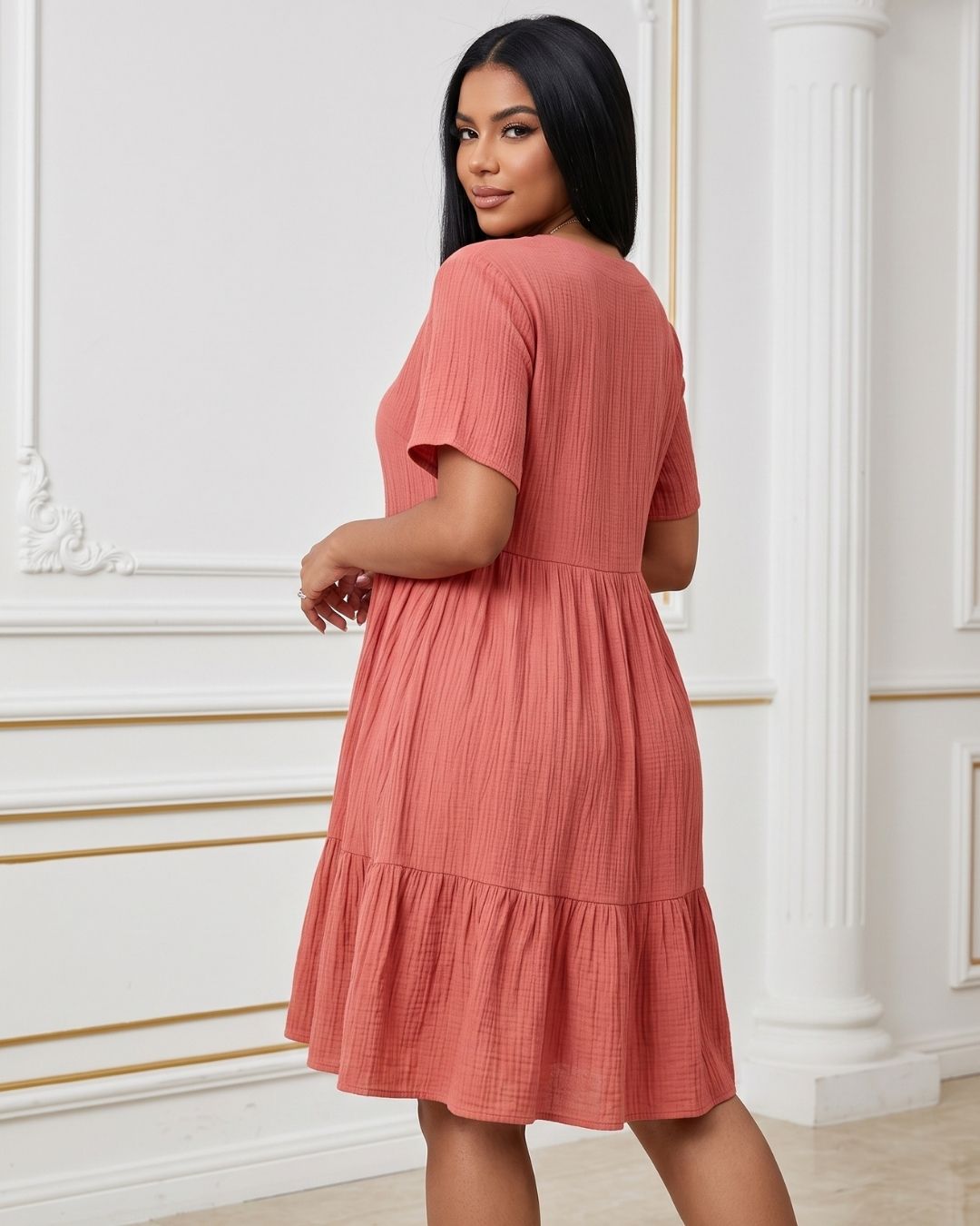 Vestido Curto Soltinho Com Decote V E Babado Na Barra