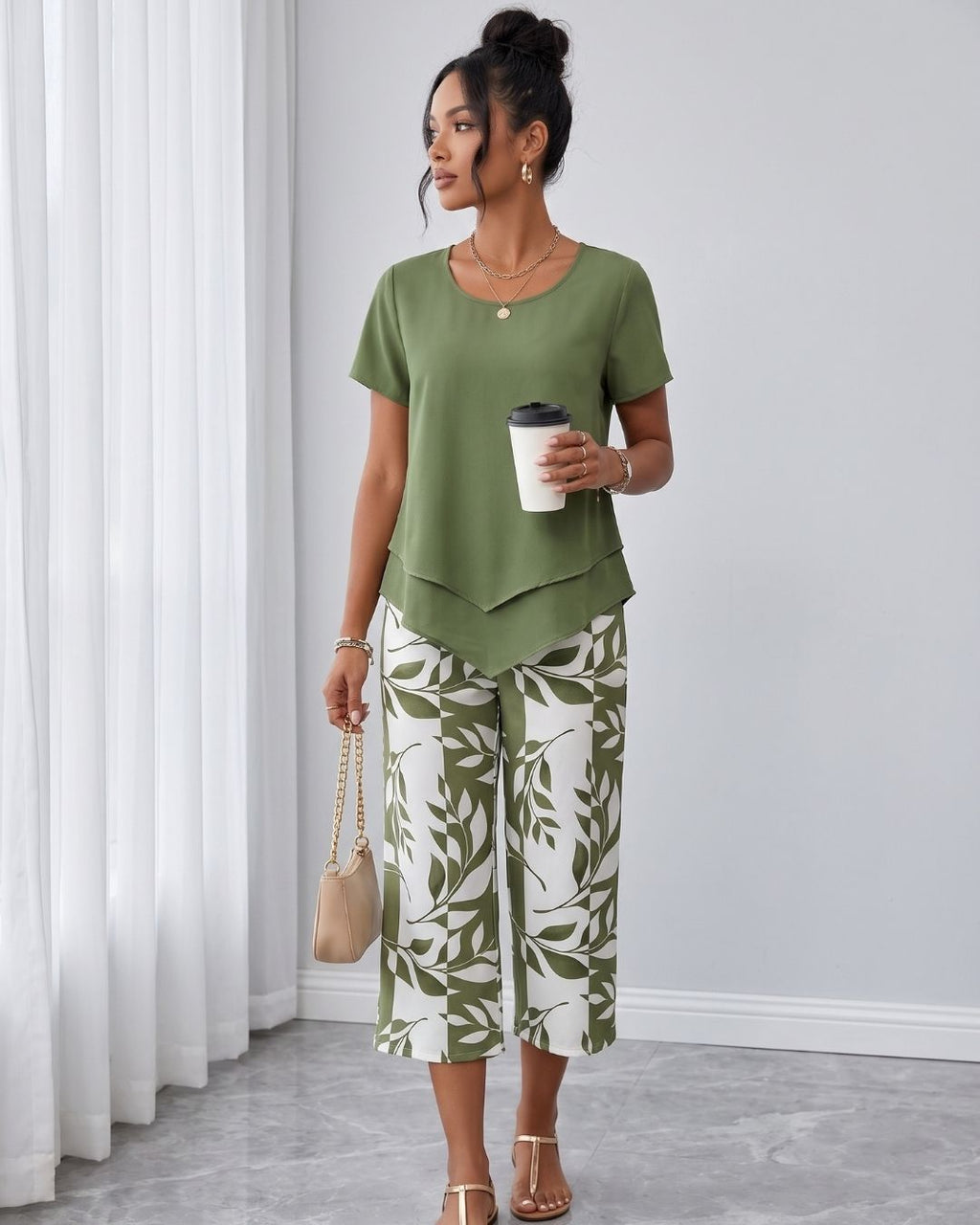 Conjunto Blusa Manga Curta E Calça Pantacourt Estampada Casual