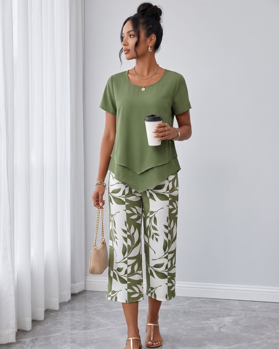 Conjunto Blusa Manga Curta E Calça Pantacourt Estampada Casual