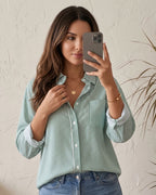 Camisa Feminina Listrada Com Botões E Bolso Frontal