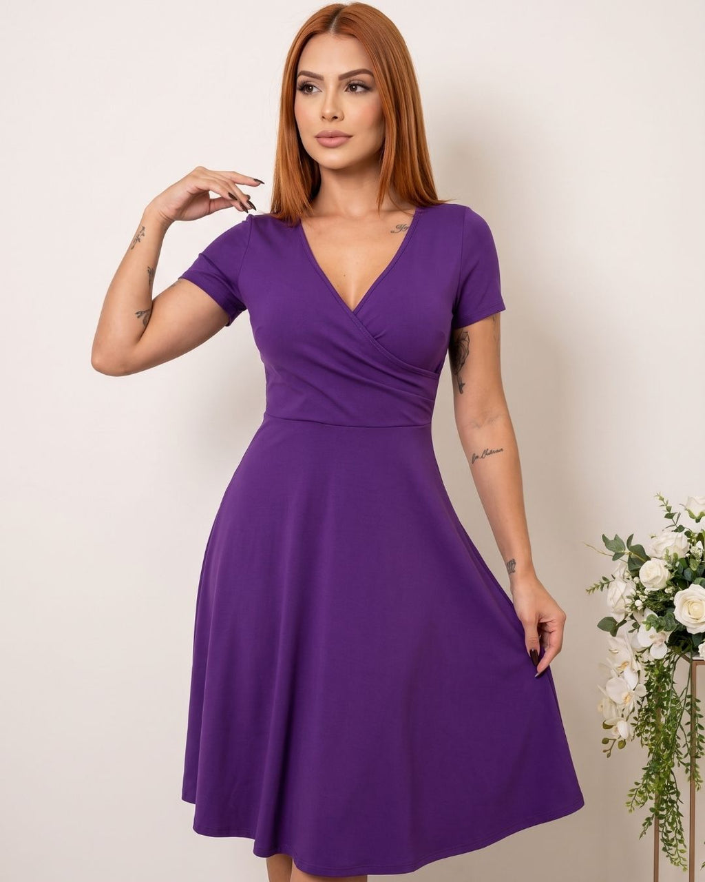 Vestido Midi Rodado Com Decote V E Cintura Marcada